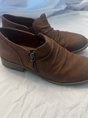 Clarks Camzin Pace booties